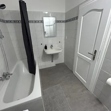 Sehr Schoenes, Grosses Und Moebliertes Appartement *