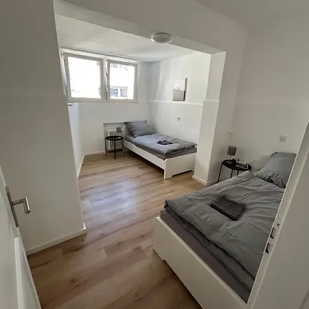 Appartement Sehr Schoenes, Grosses Und Moebliertes *