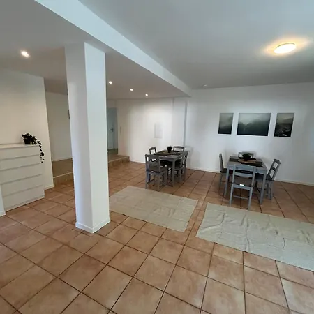Sehr Schoenes, Grosses Und Moebliertes Appartement